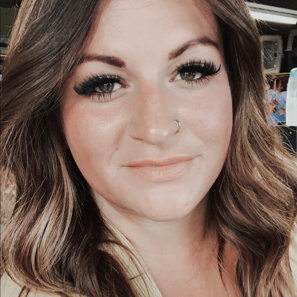 Meet your Posher, Whitney - Picture 1 of 1